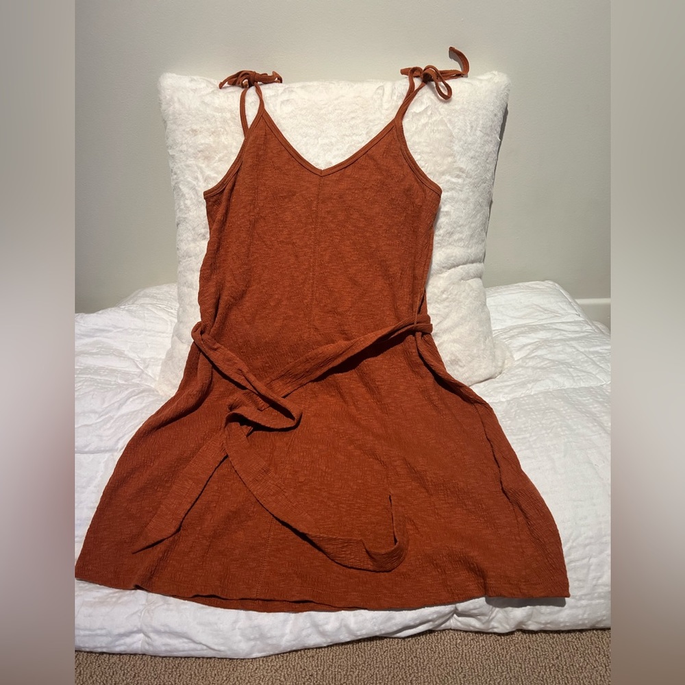 Women’s Billabong dress. Tie shoulder straps. Super comfortable and flattering
